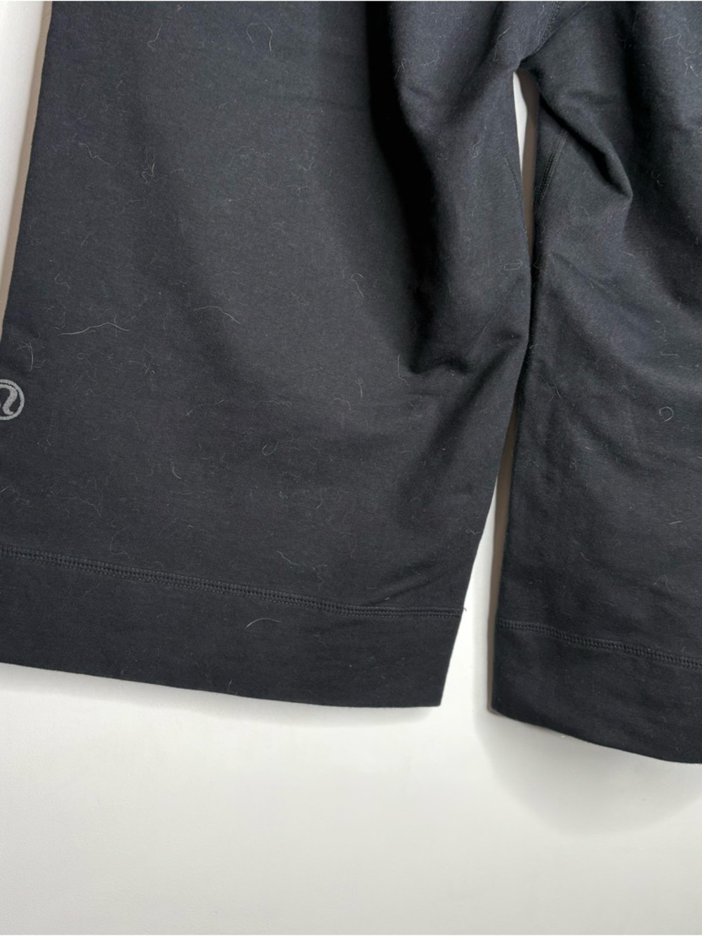 Lululemon Black Sleek Extend Crop - Picture 5 of 8
